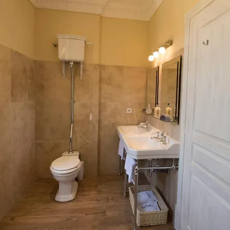 Chateau De Valette לינה וארוחת בוקר 4*