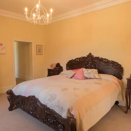 Chateau De Valette Bed & Breakfast