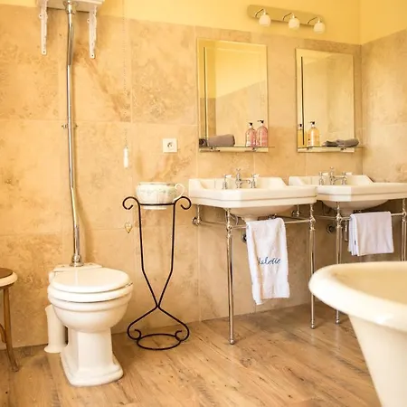 Bed & Breakfast Chateau De Valette 4*
