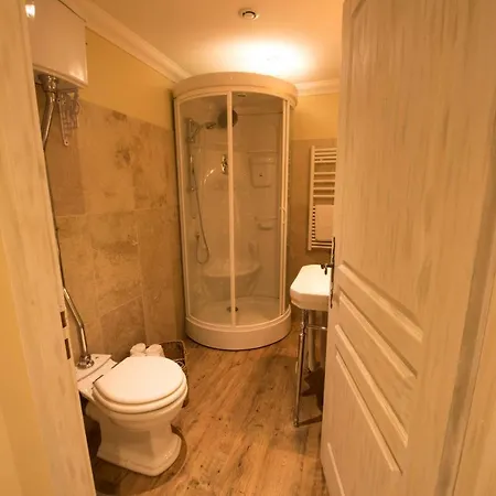 Chateau De Valette לינה וארוחת בוקר 4*