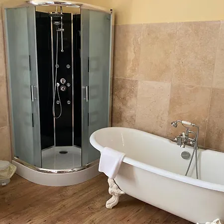 Chateau De Valette B&B 4*