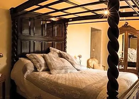 Chateau De Valette 4*