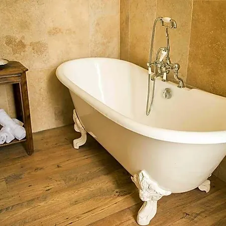 فندق مبيت وإفطار Chateau De Valette 4*