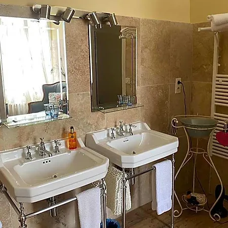 Chateau De Valette فندق مبيت وإفطار 4*
