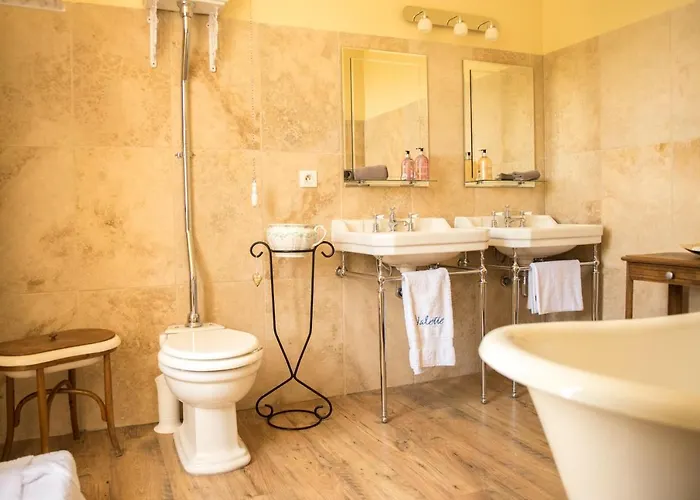 Bed & Breakfast Chateau De Valette 4*