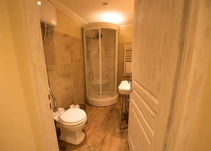 Chateau De Valette Bed & Breakfast 4*