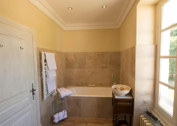 Chateau De Valette Bed & Breakfast 4*