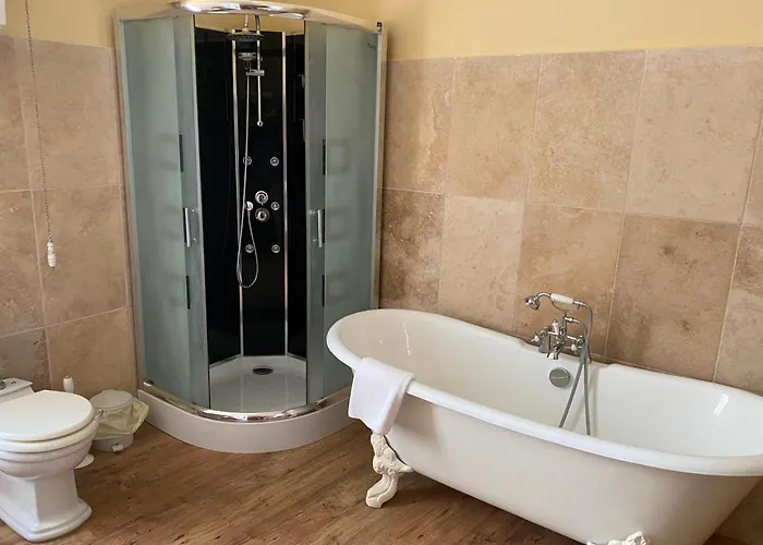 Chateau De Valette Bed & Breakfast 4*