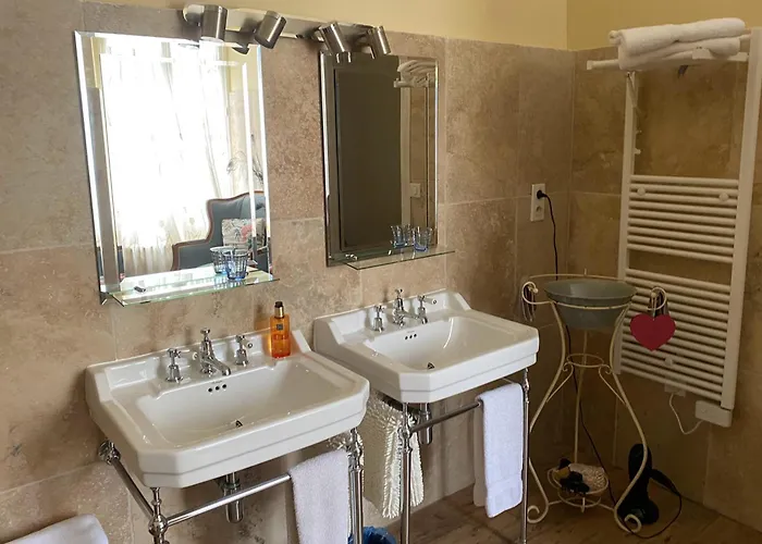 Bed & Breakfast Chateau De Valette 4*